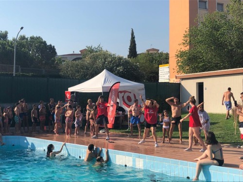 Ràdio Abrera a la Piscina Municipal d’Estiu! Dimecres 20 de juliol de 2022 ens hem divertit amb l'emissió en directe de "El Top" amb música, jocs i regals i la col·laboració de #Big Friday On Air i la Bibliopiscina!