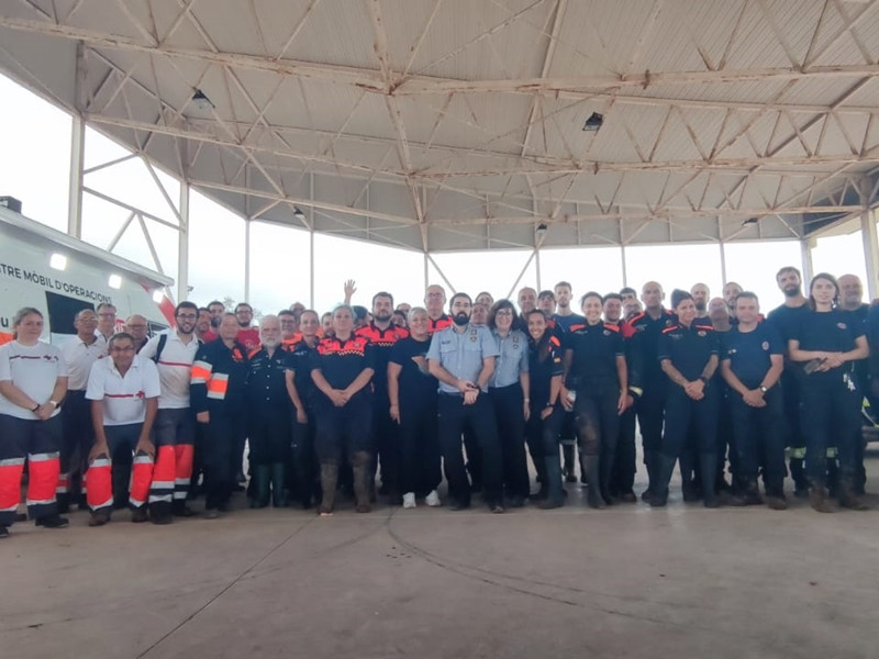 Felicitem el cos de voluntaris i voluntàries de Protecció Civil d'Abrera pel suport ofert en les tasques de recuperació al municip d'Alcanar, fortament afectat pels aiguats