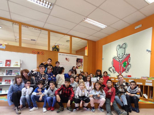 Els i les escolars del nostre municipi continuen realitzant enguany les visites a la Biblioteca Josep Roca i Bros, per conèixer l'equipament i els seus serveis