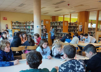 Els i les escolars del nostre municipi continuen realitzant enguany les visites a la Biblioteca Josep Roca i Bros, per conèixer l'equipament i els seus serveis