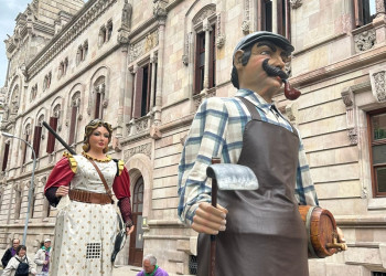 L’Associació Cultural i Folklòrica d’Abrera ha participat en la Trobada Nacional de Gegants pels carrers de Barcelona