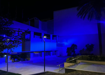 Abrera es mulla per l'esclerosi múltiple! Durant tota la setmana la façana de l'Ajuntament s'ilumina de color blau per donar visibilitat a aquesta malaltia