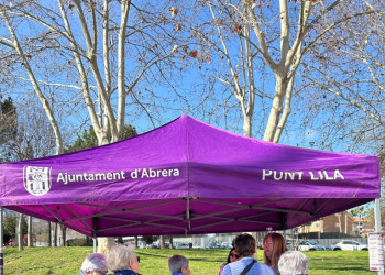 Carpa del Punt Lila que es va instal·lar al Mercat Setmanal - dimarts 4 de març de 2025