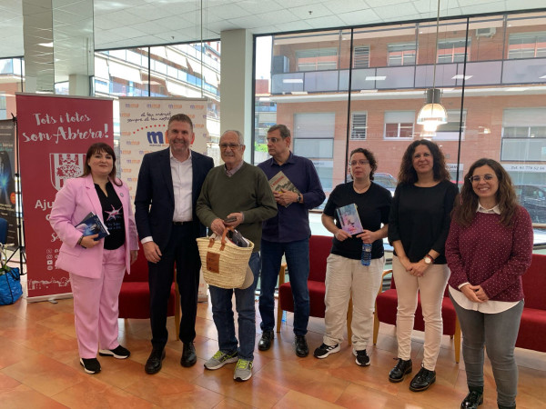 Tornem a gaudir de la diada de Sant Jordi a Abrera, amb autores i autors locals, concursos literaris, fira, lectures i moltes activitats per a tothom!