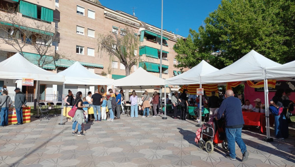 Tornem a gaudir de la diada de Sant Jordi a Abrera, amb autores i autors locals, concursos literaris, fira, lectures i moltes activitats per a tothom!