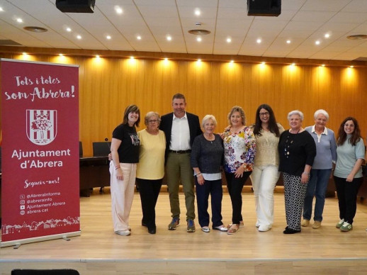 Signem un conveni de col·laboració amb l'Associació de Gent Gran d'Abrera per continuar treballant de forma conjunta en la promoció de l'envelliment actiu