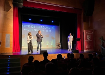 L'alumnat de 2n de batxillerat de l'Institut Voltrera d'Abrera clou el curs 2024-2025 amb la seva festa de graduació, la presentació dels Treballs de Recerca i les proves d'accés a la universitat
