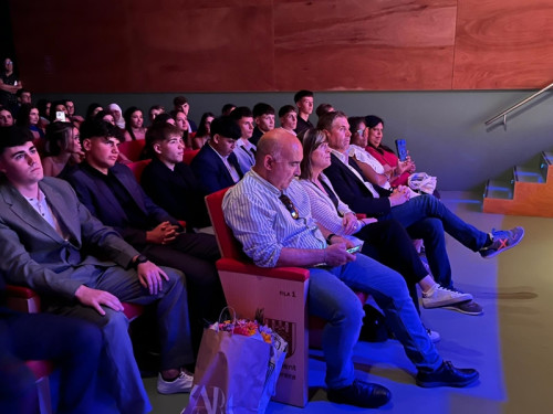 L'alumnat de 2n de batxillerat de l'Institut Voltrera d'Abrera clou el curs 2024-2025 amb la seva festa de graduació, la presentació dels Treballs de Recerca i les proves d'accés a la universitat