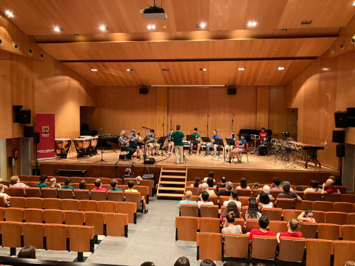 Gaudim amb el Festival RITMIKS, de Joves Músics Europeus, a l’Auditori del Centre Polivalent del Rebato i amb la nostra Escola Municipal de Música com a amfitriona!