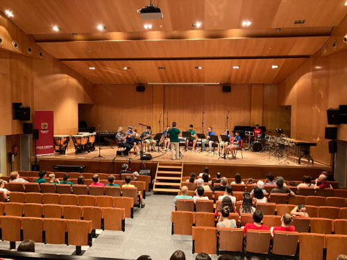 Gaudim amb el Festival RITMIKS, de Joves Músics Europeus, a l’Auditori del Centre Polivalent del Rebato i amb la nostra Escola Municipal de Música com a amfitriona!