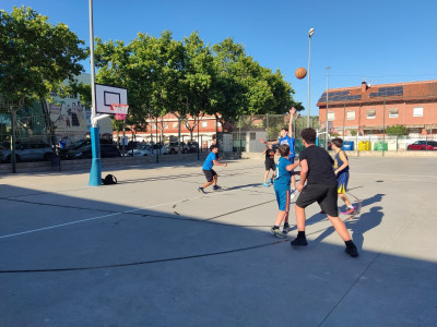 Abrera amb l'esport! Gaudim de l'esport a l'aire lliure amb les Jornades Esportives per a Joves d'Abrera!