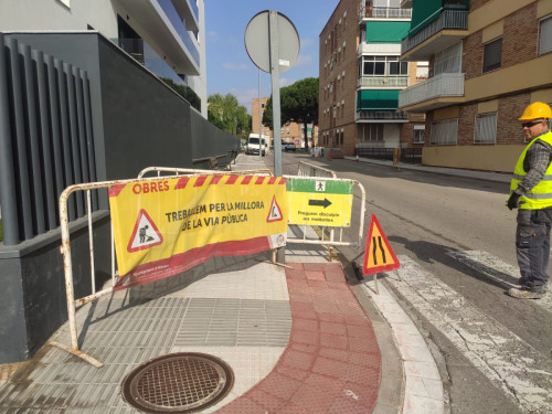 A Abrera millorem el nostre espai públic! Aquesta setmana estem executant els treballs de reparació de la via pública en el carrer de Josep Tarradellas del nucli urbà