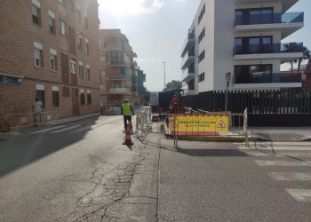 A Abrera millorem el nostre espai públic! Aquesta setmana estem executant els treballs de reparació de la via pública en el carrer de Josep Tarradellas del nucli urbà