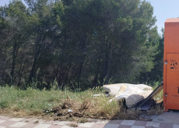Siguem cívics i cuidem el nostre entorn! Detectem i recollim un nou abocament de residus al barri de Can Vilalba
