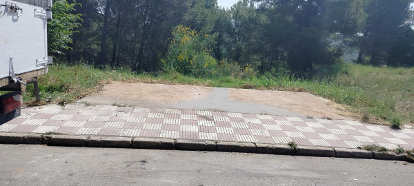 Siguem cívics i cuidem el nostre entorn! Detectem i recollim un nou abocament de residus al barri de Can Vilalba