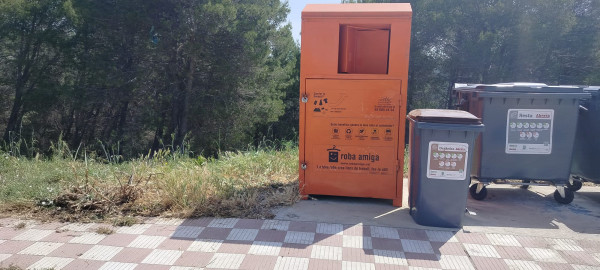 Siguem cívics i cuidem el nostre entorn! Detectem i recollim un nou abocament de residus al barri de Can Vilalba