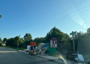 Siguem cívics i cuidem el nostre entorn! Detectem i recollim un nou abocament de residus al barri de Can Vilalba
