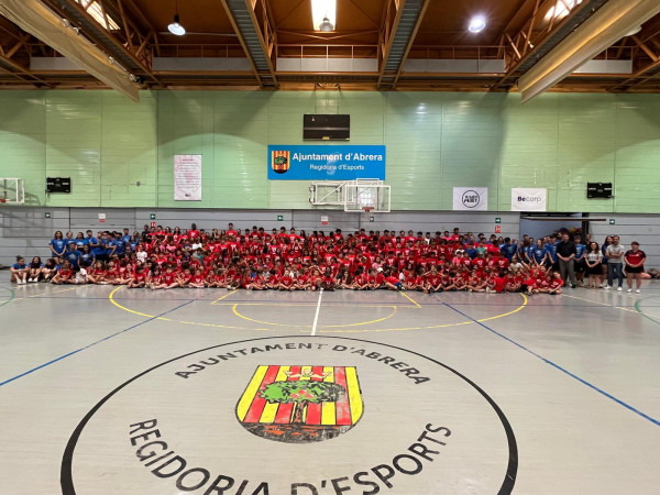 Visitem L'Escola Esportiva d’Estiu Municipal al Pavelló d'Esports Municipal