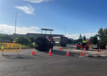 Executem els treballs d'asfaltatge i reparació final a la rotonda del Rebato