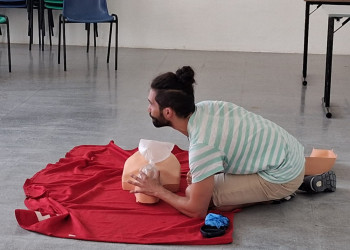 Assistim al taller “Primers auxilis i l’ús dels desfibril·ladors”, que va comptar amb molt bona acollida per part de les persones participants