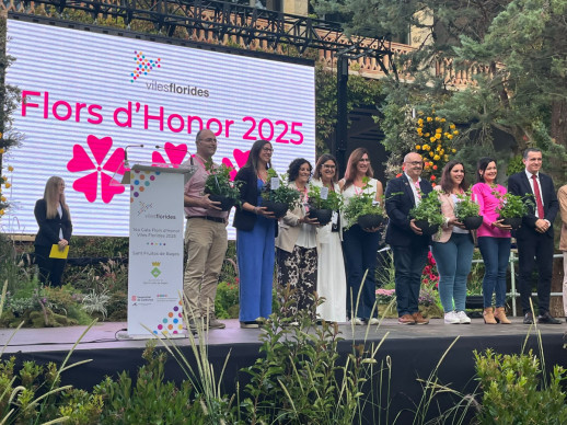 Abrera renova el seu reconeixement de 3 Flors d’Honor als Premis Viles Florides 2025