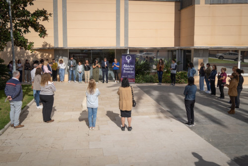 Avui dimarts 7 d'octubre a les 12 h hem convocat un minut de silenci davant l'Ajuntament, en condemna al feminicidi d’una dona assassinada a Sant Joan Despí