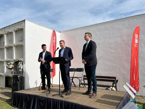 Un any més, el Cementiri Vell d'Abrera ha acollit l'homenatge a les persones afusellades l'any 1939