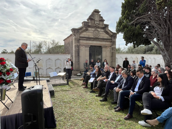 Un any més, el Cementiri Vell d'Abrera ha acollit l'homenatge a les persones afusellades l'any 1939
