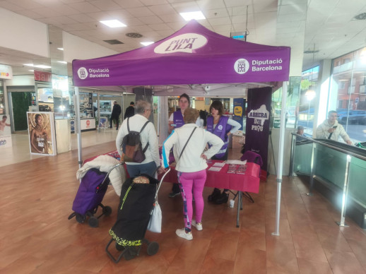 Dissabte 15 de novembre. Punt Lila al Mercat Municipal d'Abrera