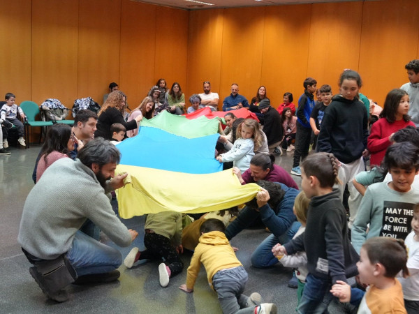 Abrera amb els nostres infants! Commemorem el Dia Internacional de la Infància amb un espectacle musical familiar!