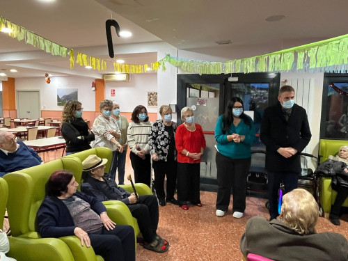 Assistim a la 1a Encesa de Llums de Nadal de la Residència Bel Edad Canigó d'Abrera