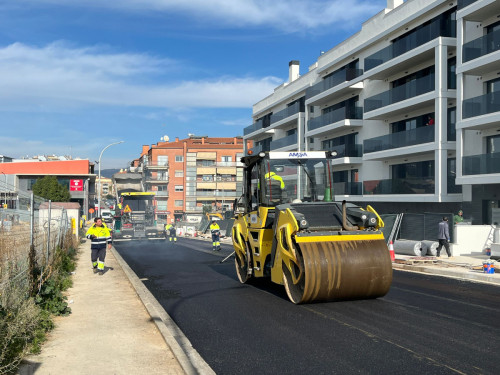 Del dimecres 14 al dilluns 19 de gener de 2026, es duran a terme treballs de millora i d'asfaltat en diversos trams de carrers del nucli urbà d'Abrera