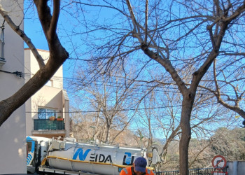 A Abrera tenim cura del nostre espai públic! Duem a terme nous treballs de neteja als embornals i reixes en diferents punts del nostre municipi per prevenir incidències a la via pública