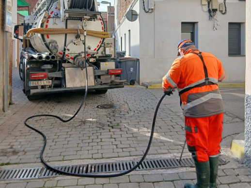 A Abrera tenim cura del nostre espai públic! Duem a terme nous treballs de neteja als embornals i reixes en diferents punts del nostre municipi per prevenir incidències a la via pública