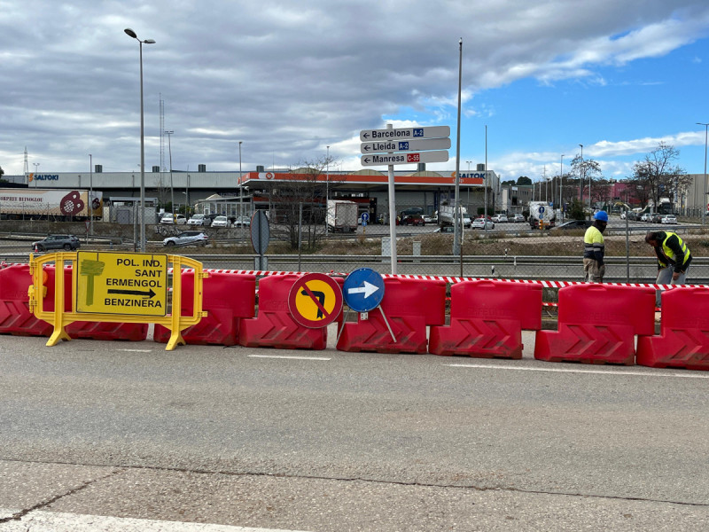 Tall temporal del carril de sortida del carrer de Manresa per obres de pantalles acústiques, del dilluns 26 al divendres 30 de gener