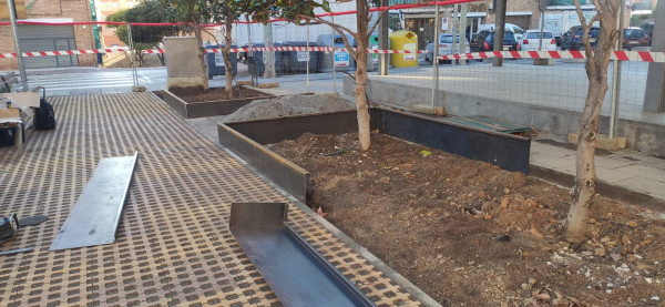 Avancen a bon ritme els treballs de reparació i millora dels jardins de la plaça de Rafael Casanova