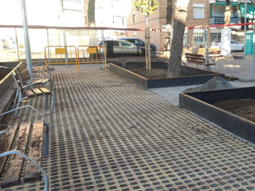 Avancen a bon ritme els treballs de reparació i millora dels jardins de la plaça de Rafael Casanova
