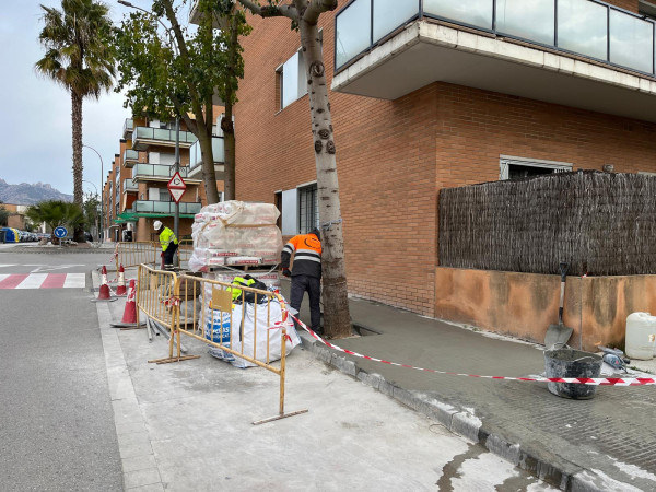 A Abrera millorem el nostre espai públic! Continuem duent a terme treballs de reparació de voreres al carrer de Sant Jaume del barri del Rebato d'Abrera