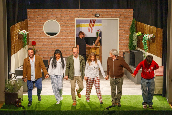 Diumenge 1 de març de 2026: 'Adossats', a càrrec del Grup de Teatre L'Ull de Bou de Sant Esteve Sesrovires