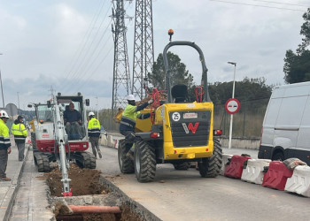 Aquesta setmana s'han encetat els treballs d’estesa de la línia elèctrica de la planta de SEAT de l’Avinguda de Ca n’Amat, i s'ha tallat temporalment el carril en sentit A-2, entre els carrers de Can Noguera i de Darwin