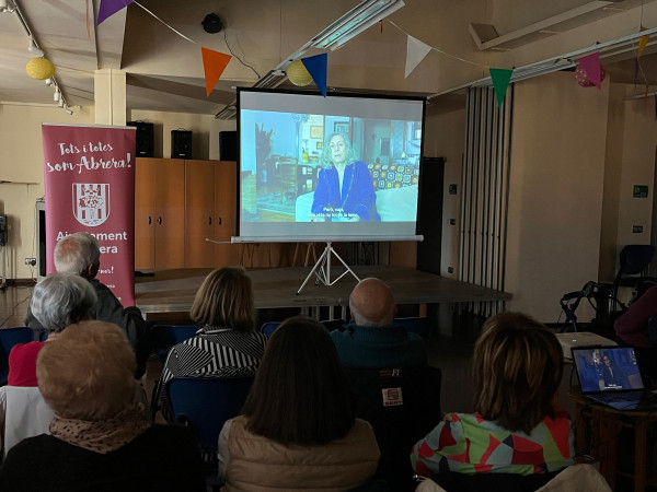 Gent Gran activa! Èxit del cinefòrum “A la Bretxa”, que ha posat en valor la importància d’escoltar activament la gent gran i de generar espais on se sentin protagonistes