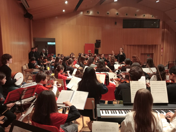 Aquest mes de març la nostra Escola Municipal de Música ha participat en la Trobada d'orquestres de corda i en l'espectacle interdisciplinari Piano Art 26