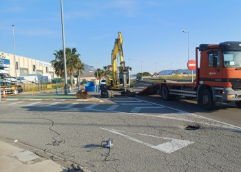 Tallat temporalment l'accés a l'autovia A-2 des del c. dels Sagraments, en sentit Martorell, per treballs de reparació d'urgència d'un esvoranc a la calçada