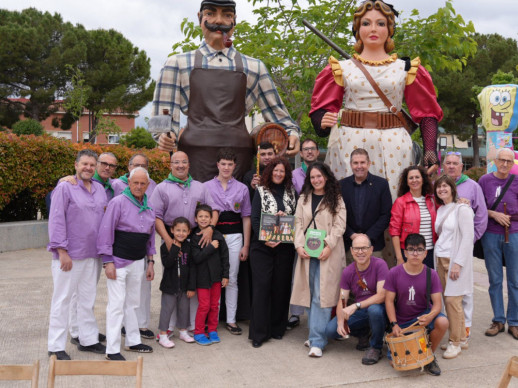 Les autores locals Vanessa Coca i Verònica Gallardo presenten el seu llibre infantil 'Abrera al Descobert' a la Biblioteca Josep Roca i Bros
