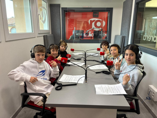 L'alumnat de 5è de l’Escola Francesc Platón i Sartí del curs 2025-2026 ha explicat a Ràdio Abrera els seus projectes de cultura emprenedora CueMe