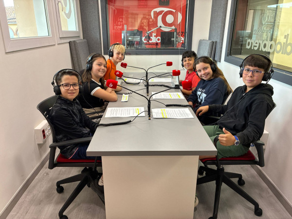 L'alumnat de 5è de l’Escola Francesc Platón i Sartí del curs 2025-2026 ha explicat a Ràdio Abrera els seus projectes de cultura emprenedora CueMe