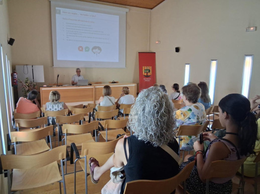 Una vintena de persones participen en la darrera xerrada de salut 'Què cal saber sobre l'insomni' a la Casa de Cultura