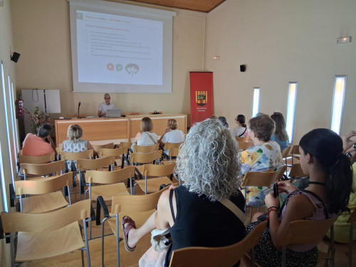 Una vintena de persones participen en la darrera xerrada de salut 'Què cal saber sobre l'insomni' a la Casa de Cultura