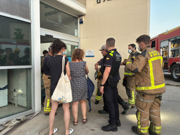 Un incendi a la zona de la sauna del Centre Aquàtic Municipal d'Abrera (CAM) obliga a desallotjar preventivament les instal·lacions sense provocar danys personals