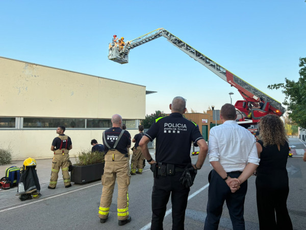 Un incendi a la zona de la sauna del Centre Aquàtic Municipal d'Abrera (CAM) obliga a desallotjar preventivament les instal·lacions sense provocar danys personals